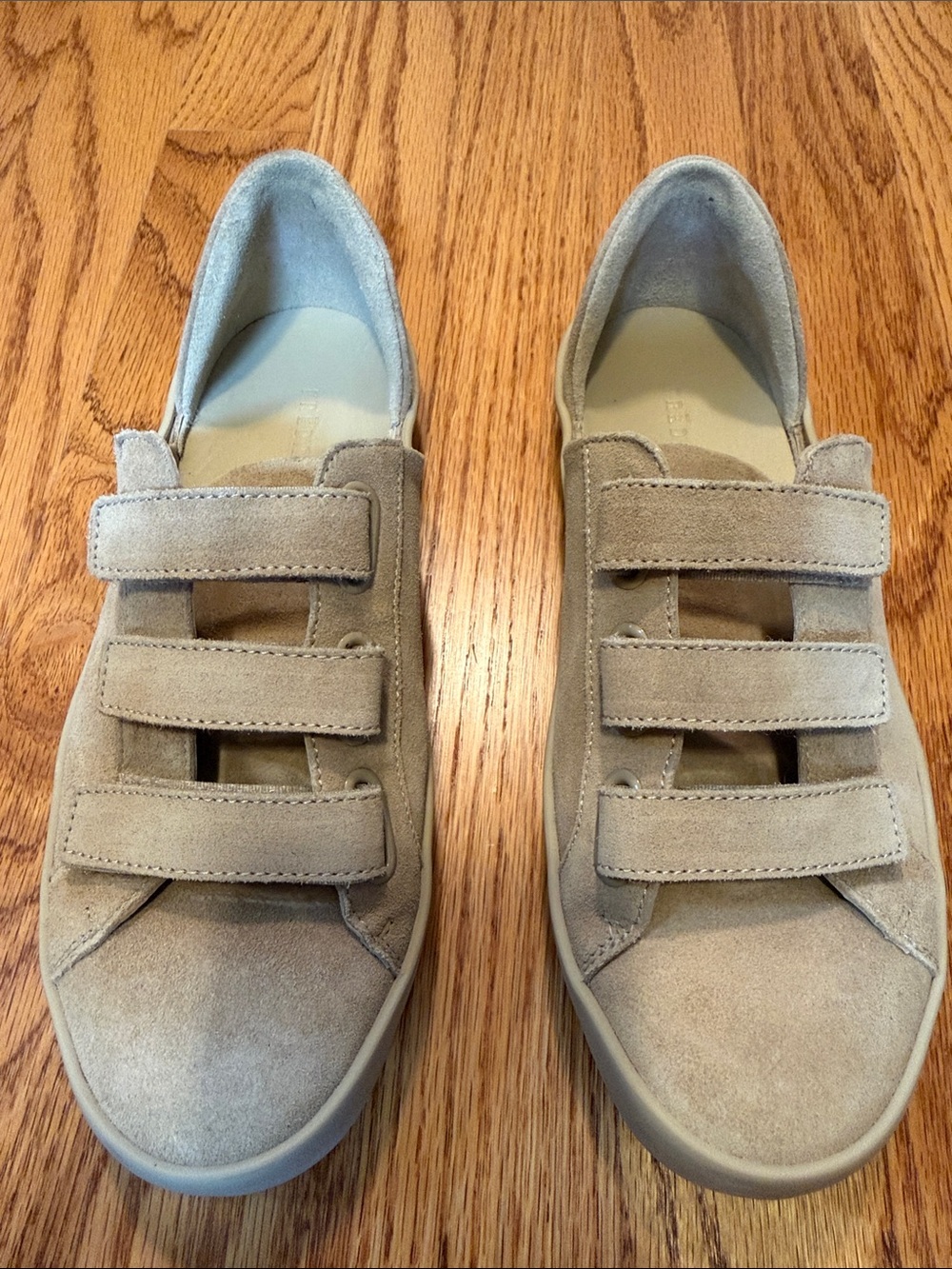 Freda Salvador d’Orsay Sneakers in tan suede